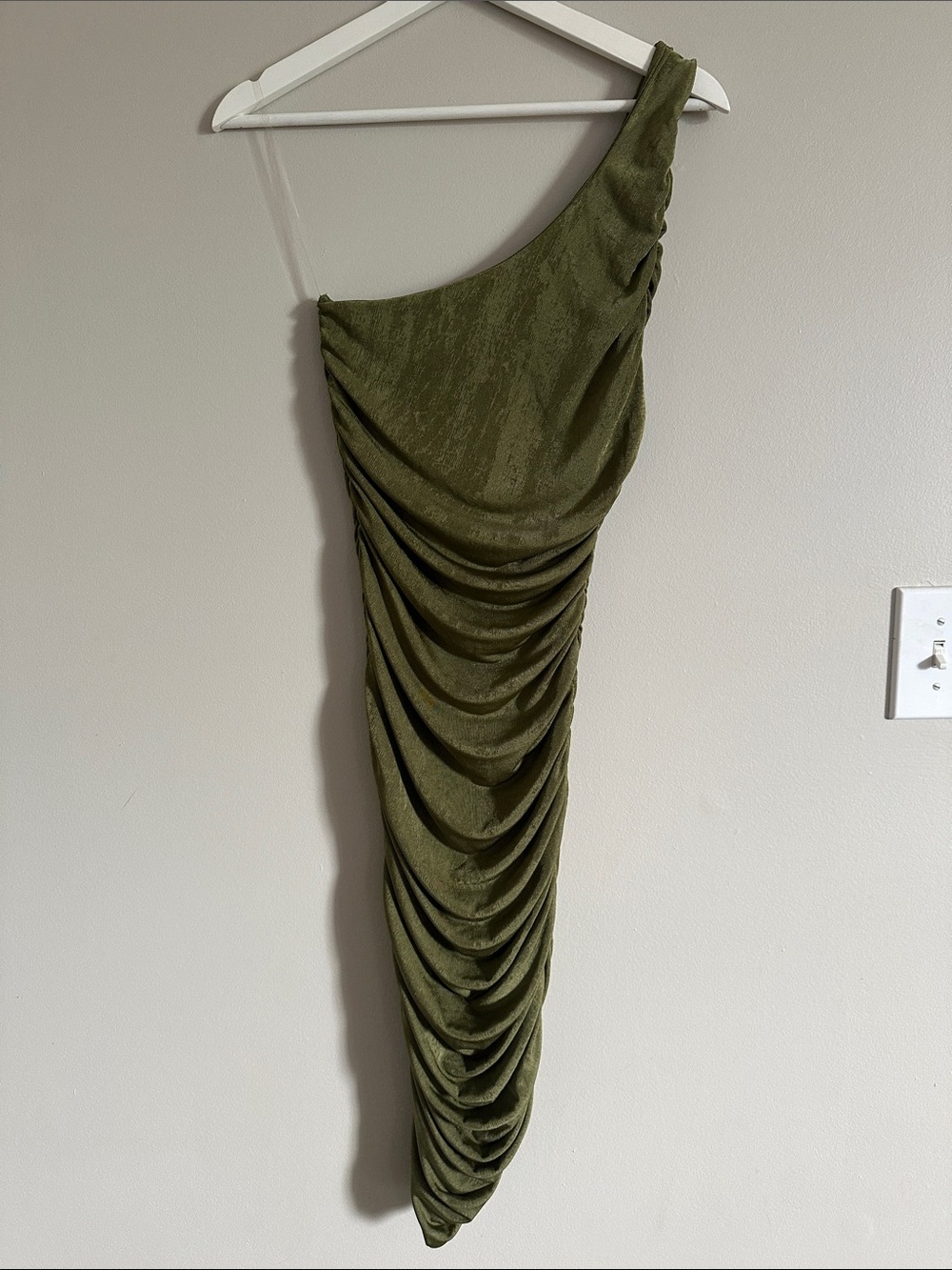 One-Shoulder Olive Green Ruched Midi Dress - Picture 7 of 7